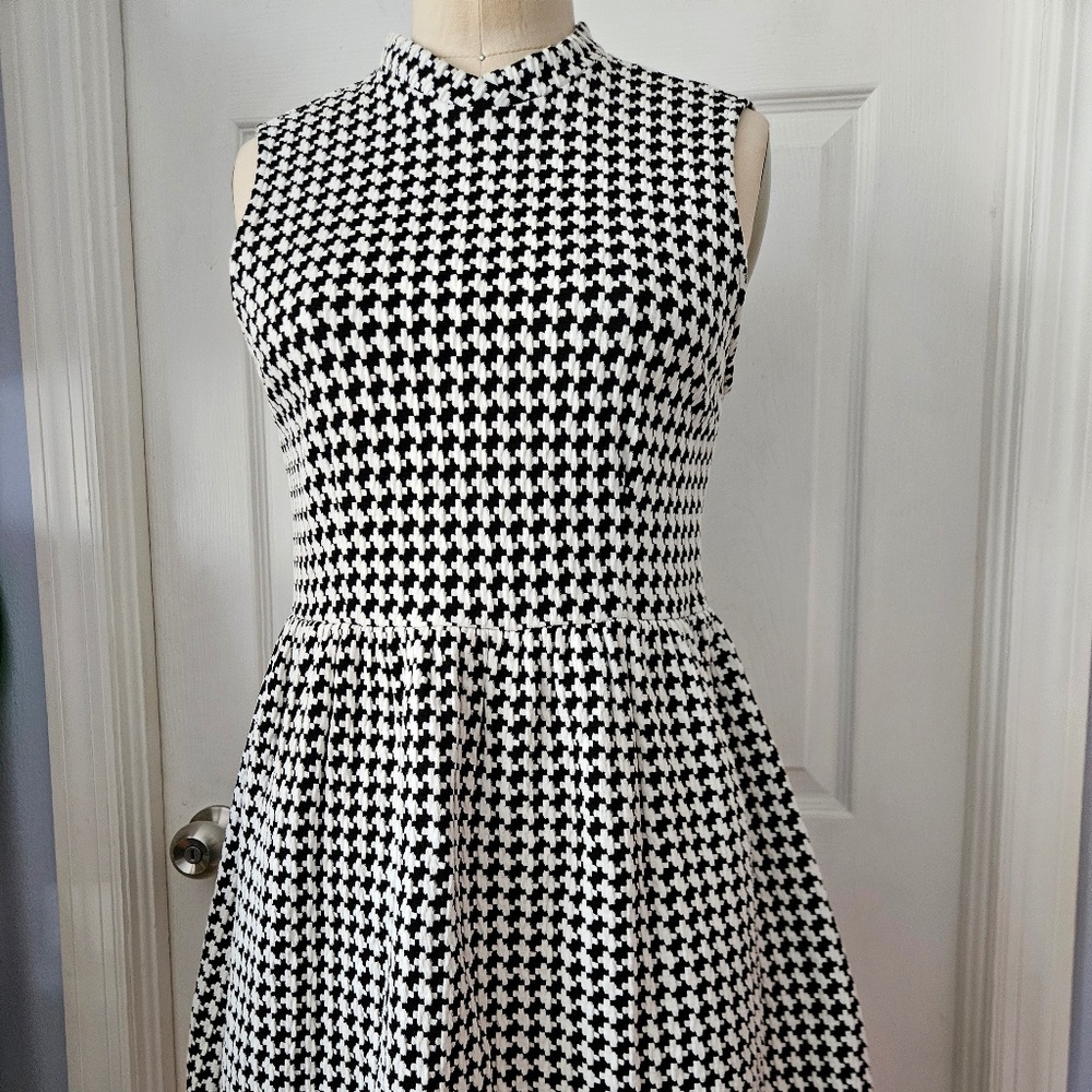 Forever 21 Black White High Neck Houndstooth Dress Size Small Fit&Flare